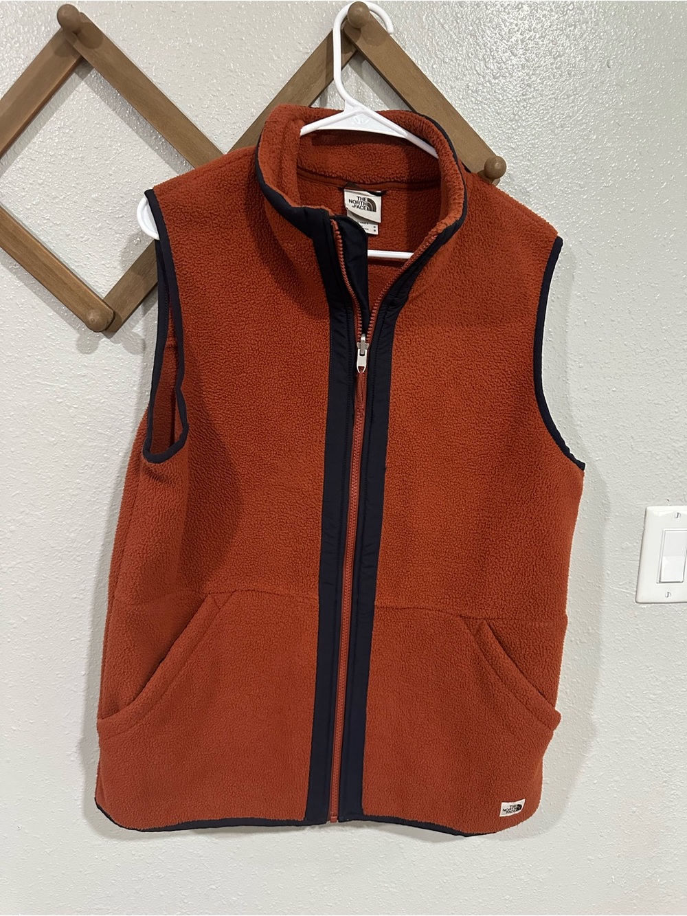 North Face Vest Mens Medium Orange Sherpa Fleece Sleeveless Zip Outdoors Hiking